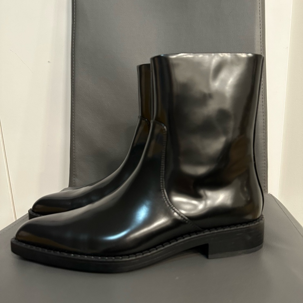 Massimo Dutti Glossy Black Leather Boots